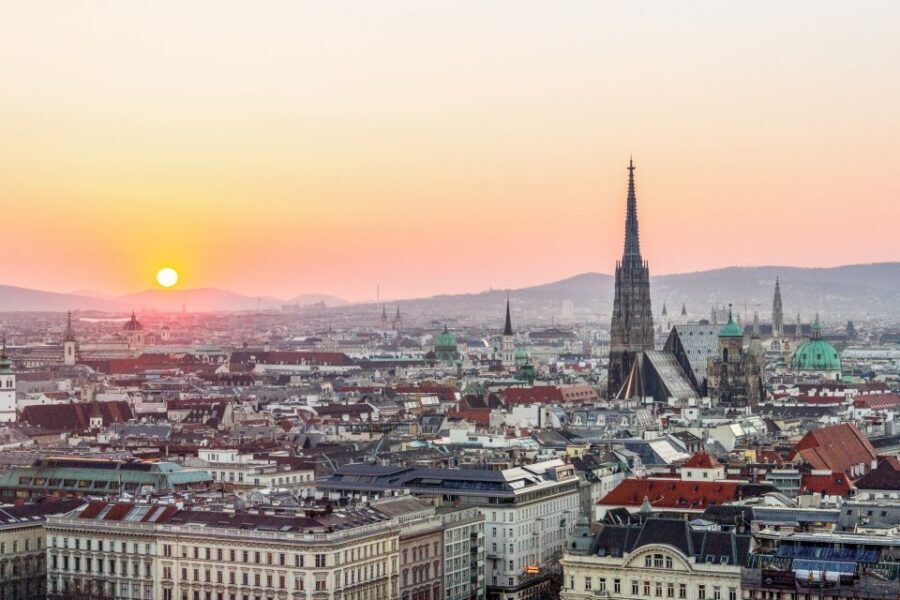 Vienna: EasyCityPass | City Card | Bus Metro Tram | Savings - Airport reality check: plan the transfer separately