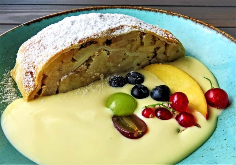 Vienna: Food tasting tour of Hidden Gems (Small Groups) - Stop 1: the local bakery and your punschkrapfen moment