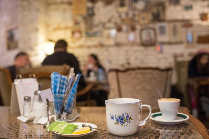 Vienna for Food Lovers: Cafés, Markets & Austrian Cuisine - Café Korb: the classic pairing—coffee and strudel