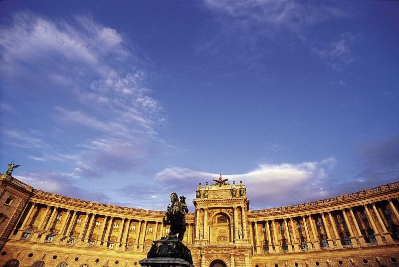 Vienna: Full-Day Private Tour including Schönbrunn Palace - Who this private Vienna and Schönbrunn day suits best
