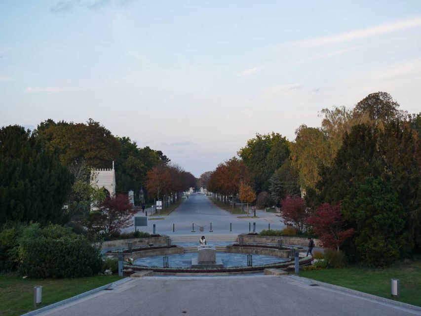 Vienna: Guided Walking Tour of the Central Cemetery - Key things I’d plan around