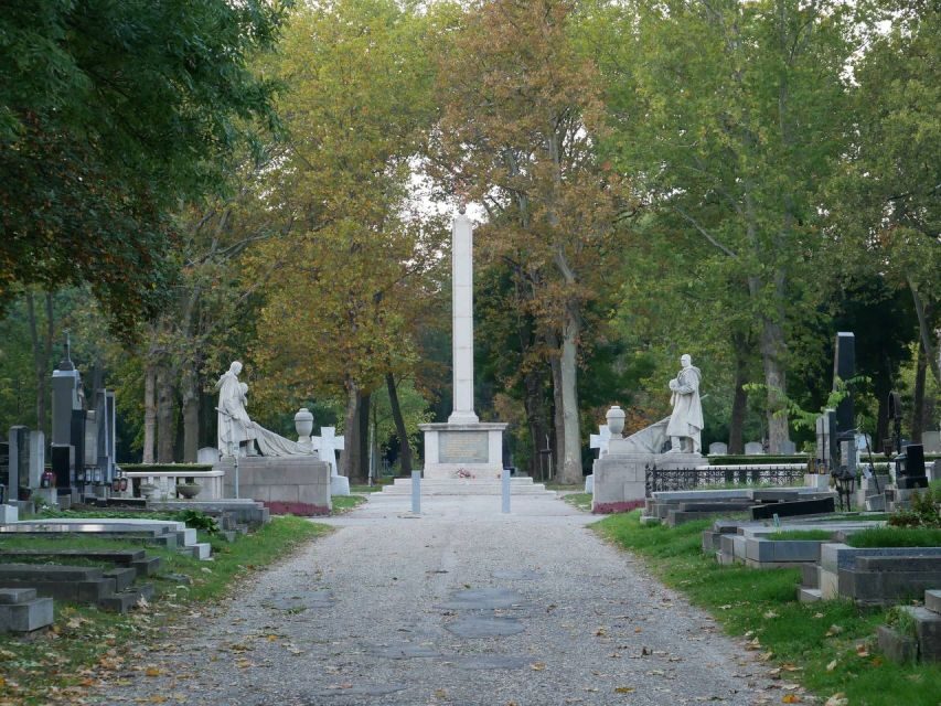 Vienna: Guided Walking Tour of the Central Cemetery - Ending near the honorary graves (a fitting final mood)