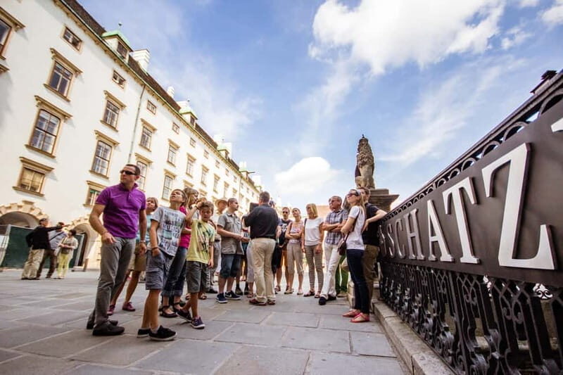Vienna: Habsburgs Capital, 2hrs. Historical walking Tour - Finding the meeting point at Loos Haus (Michaelerplatz 3)