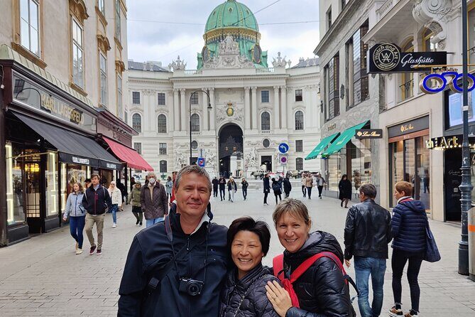 Vienna Highlight Tour - yue walk - Starting at Vienna State Opera: the best way to map the center