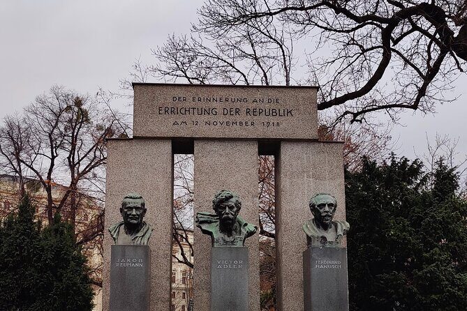 Vienna Highlight Tour - yue walk - Josefsplatz to the Spanish Riding School area: court life in walking distance
