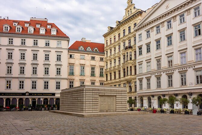 Vienna Historic Center: City Walk with Audio Guide on your Phone - Price and value: a low-cost walk with real content