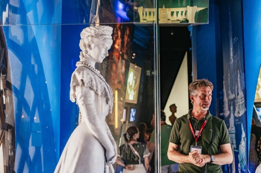 Vienna: Hofburg and Empress Sisi Museum Guided Tour - Where the tour ends: Volksgarten as your payoff