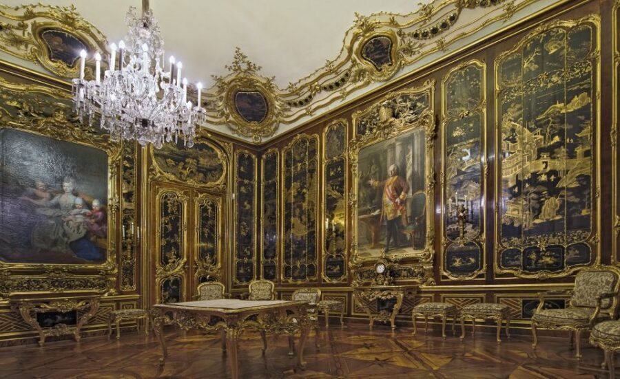 Vienna: Hofburg Palace and Sisi Museum Skip-the-Line Tour - Transfers in the 2.5-hour option: when the car is worth it