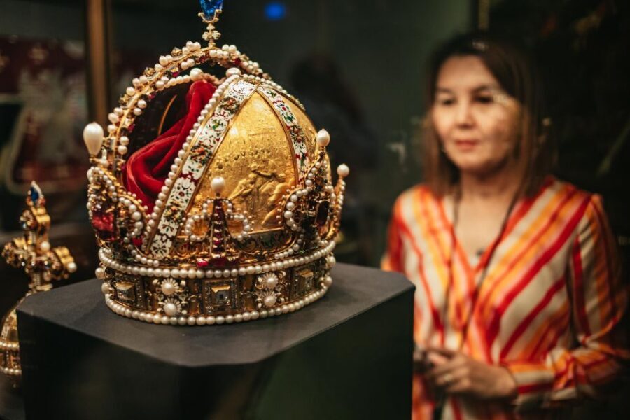 Vienna: Imperial Treasury in the Hofburg Palace - Legendary treasures: Holy Lance, the Holy Grail bowl, and the unicorn horn