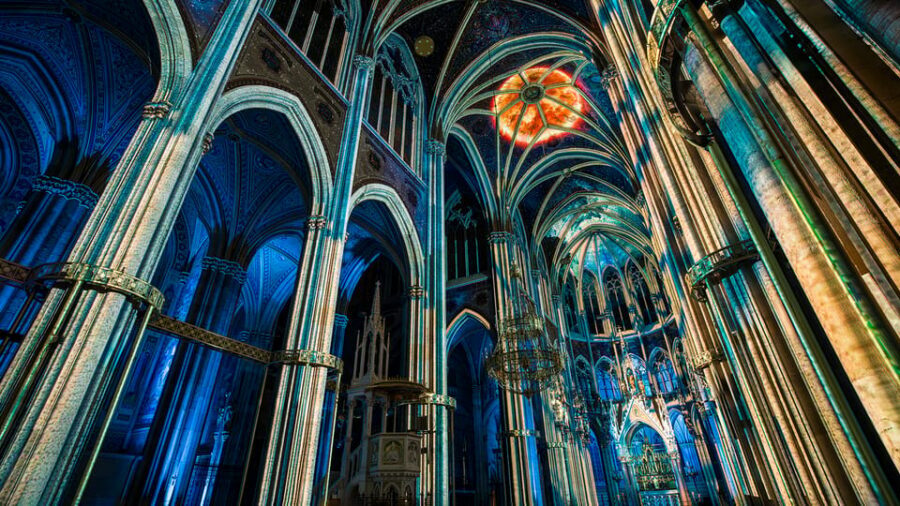 Vienna: Light of Creation Votive Church Immersive Light Show - Temperature and Comfort: Winter Cold, Summer Heat, and No Bathroom