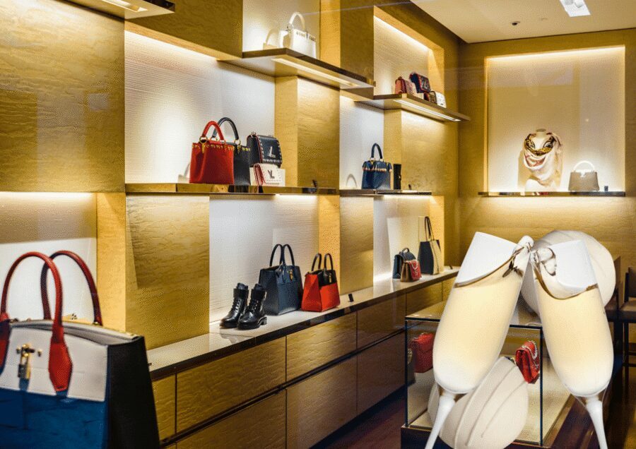 Vienna: Luxury Vintage Fashion Walking Tour - Otentiks in the Vienna Marriott: Private Shopping With Drinks