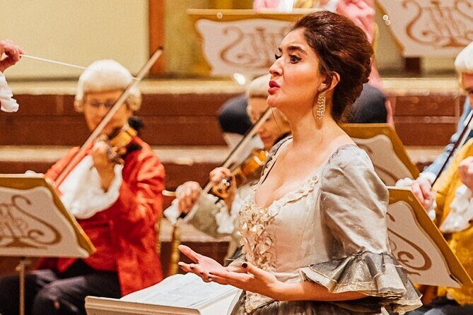 Vienna Mozart Concert in Historical Costumes at the Musikverein - Smart evening attire: yes, they check