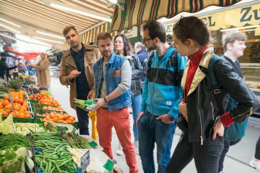 Vienna: Naschmarkt Guided Food Tour - Meeting at U4 Kettenbrückengasse and Getting Oriented Quickly