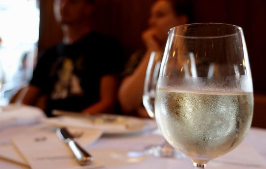 Vienna Nightlife Tour: Dinner, Drinks & Rooftop Bar - Dietary Notes: Vegetarian and Vegan Work, Gluten-Free Needs a Plan