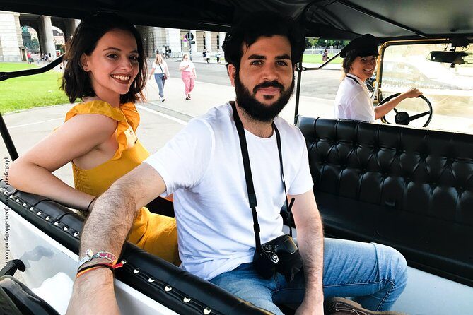 Vienna Oldtimer Tour (60 min) Incl. bottle of Prosecco - Spanish Riding School and the National library: classic Vienna on display