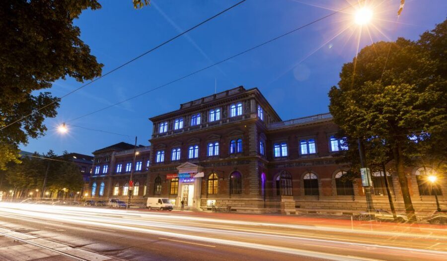 Vienna: Panoramic Night Tour by Bus - Museum duo moments: Kunsthistorisches Museum and Naturhistorisches Museum