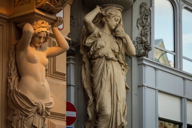 Vienna Photography Masterclass - Private Photography Lesson - Night photo tour: Rathaus and State Opera under Vienna’s lights