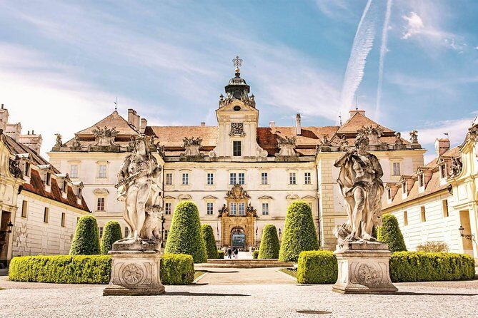 Vienna-Prague One-Way Sightseeing Tour Bus - Timing, Walking, and Packing for a Full Day on the Move