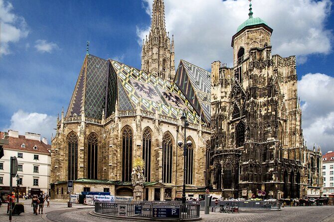 Vienna Private Bike tour - Prater and Urania Sternwarte: Ferris-wheel views and Danube Canal energy