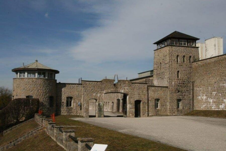 Vienna: Private tour Mauthausen and Linz - Audio guide timing: how to use it without getting stuck