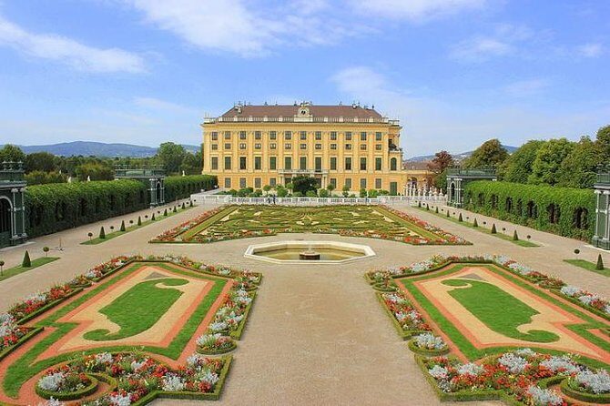 Vienna Private Transfer from Vienna Airport to City centre - The real win: arriving in Vienna without the airport mess