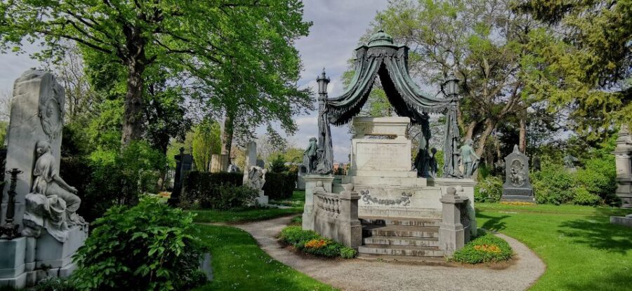 Vienna: Private Walking Tour of the Central Cemetery - The Art Nouveau Cemetery Church: The Structure That Organizes Everything