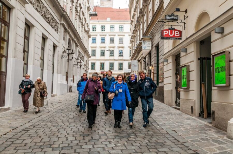 Vienna: Romantic Old Town 2-Hour Discovery Tour - Price and value: when $352 per group makes sense