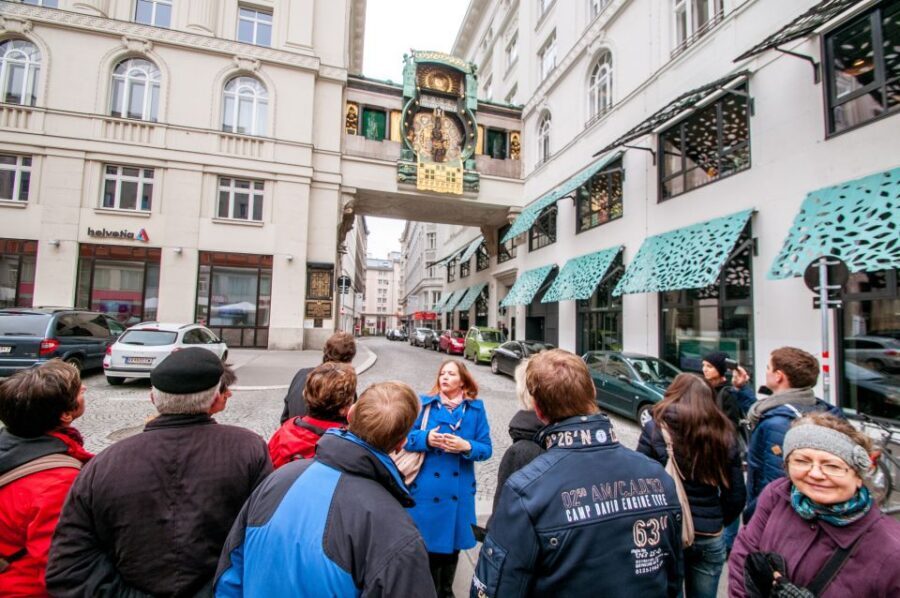Vienna: Romantic Old Town 2-Hour Discovery Tour - Guide style and what reviews help you expect