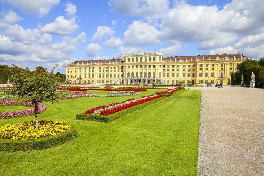 Vienna: Schönbrunn Palace & Gardens Skip-the-Line Tour - The Great Gallery and Hall of Ceremonies: the eye-catchers with meaning