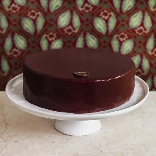 Vienna: Secrets and Scandals with Cake at Cafe Landtmann - Arriving at Burgtheater: your calm start before the chaos