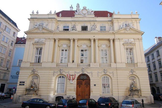 Vienna Secrets Walking Tour to Backyards and Mysterious Locations - A 2-hour Vienna shortcut from Stephansplatz to hidden courtyards