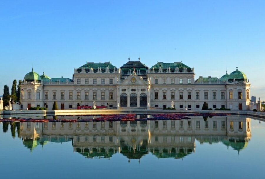 Vienna: Sightseeing Tour in a 1920s Classic Style Car - Stadtpark to Musikverein: music Vienna you can almost hear