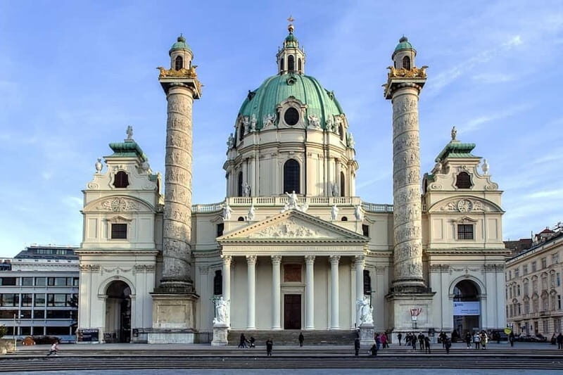Vienna: Sightseeing Tour in a Classic Style Car - Why the electric old-timer format works in Vienna