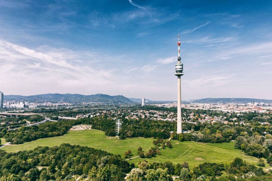 Vienna: Skip-the-Line Entrance Ticket to the Danube Tower - Observation decks and 360° panorama: how to choose the best viewpoint