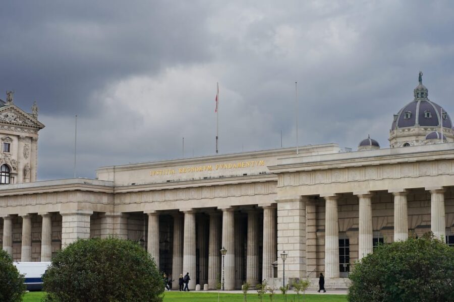Vienna: Skip-the-Line Hofburg and Empress Sisi Museum Tour - Heldenplatz (Heroes’ Square): Vienna’s Palace Power Shot