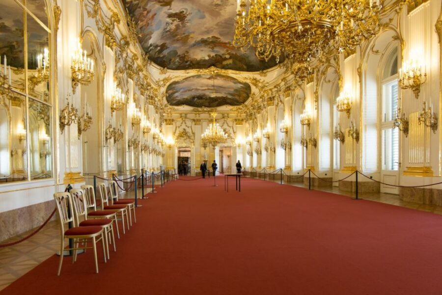 Vienna: Skip-the-Line Schönbrunn Palace & Gardens Tour - Step 2: a visitor center break and a photo reset