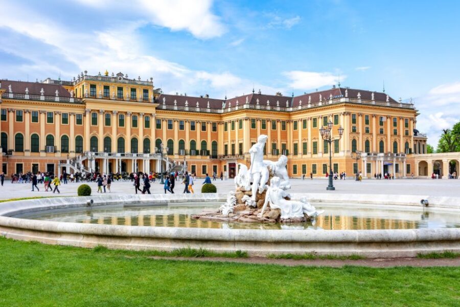 Vienna: Skip-the-Line Schönbrunn Palace & Gardens Tour - Languages, headsets, and how that affects your experience