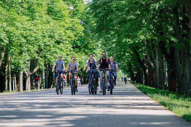 Vienna Small Group E-Bike Tour - Getting Started at Franz-Josefs-Kai and Using the E-Assist