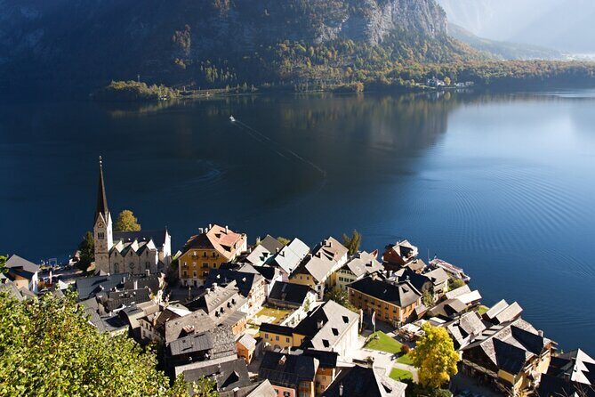 Vienna: small group tour Hallstatt with skywalk, boat, mine - Gmunden on the Traunsee Shore: Markets, Promenades, and Photo Stops