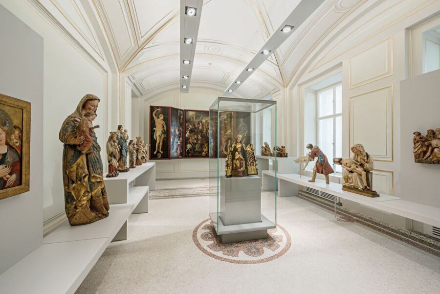 Vienna: St. Stephen's Cathedral & Dom Museum Wien Tickets - Starting at Dom Museum Wien: Get Oriented Fast at Stephansplatz