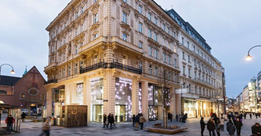 Vienna: Swarovski House Tour with Champagne & Gift - Champagne Break at Moët & Chandon Bar: A Real Part of the Experience