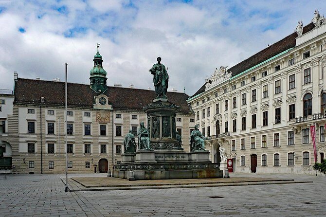 Vienna: The Great Plague Exploration Game - Albertina and the Hofburg: museum luxury meets power center