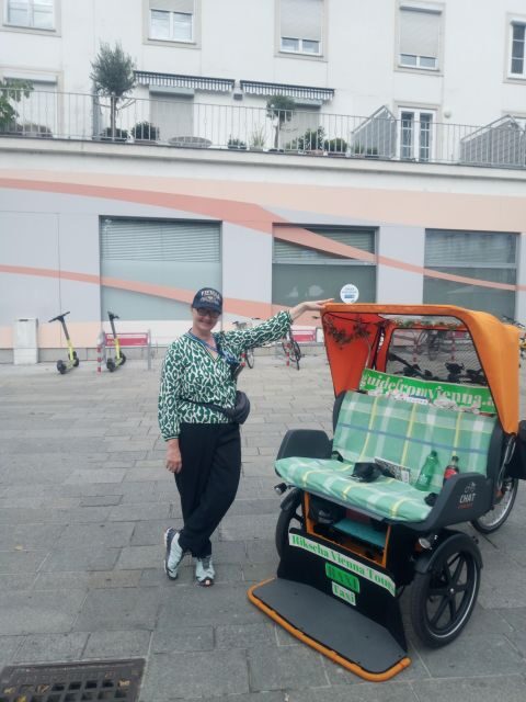 Vienna: Tour RAXI (electric rickshaw) 3 hours in Vienna - Hundertwasserhaus: why this building changes how you see “ecological” in Europe