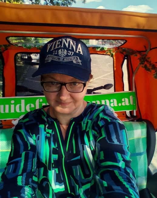 Vienna: Tour with locals in RAXI electric rickshaw - Cold-weather comfort: heated blanket plus waterproof picnic cover