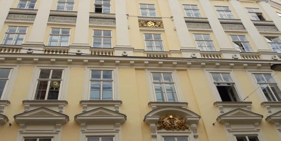 Vienna tours for you with locals - Easy pace, rain or shine: when the 2 hours actually works