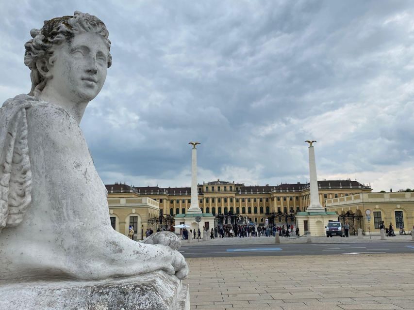 Vienna: UNESCO Schönbrunn Palace Guided Tour with Entry - What the guide experience feels like (and who you might meet)