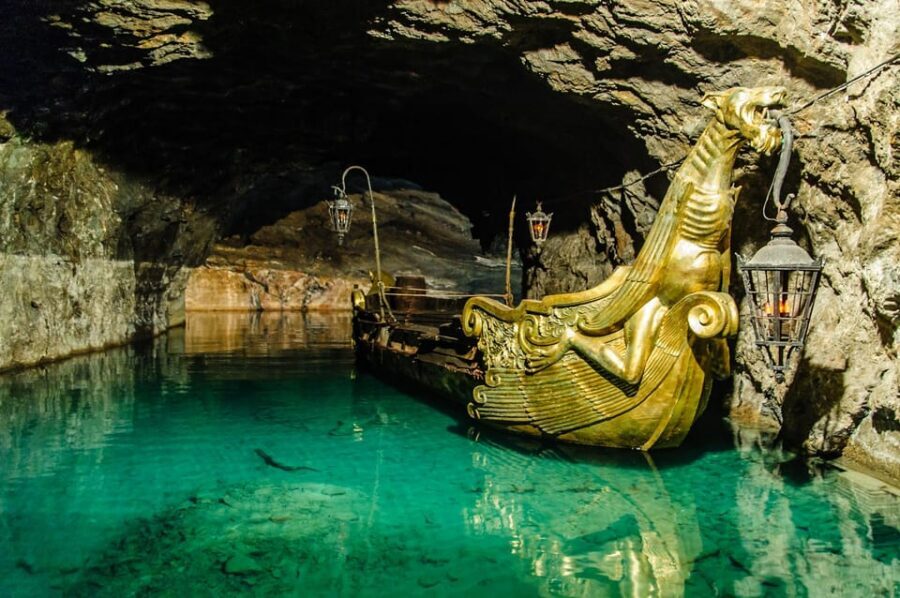 Vienna: Vienna Woods Tour with Underground Lake and Wine - Key points to know before you go
