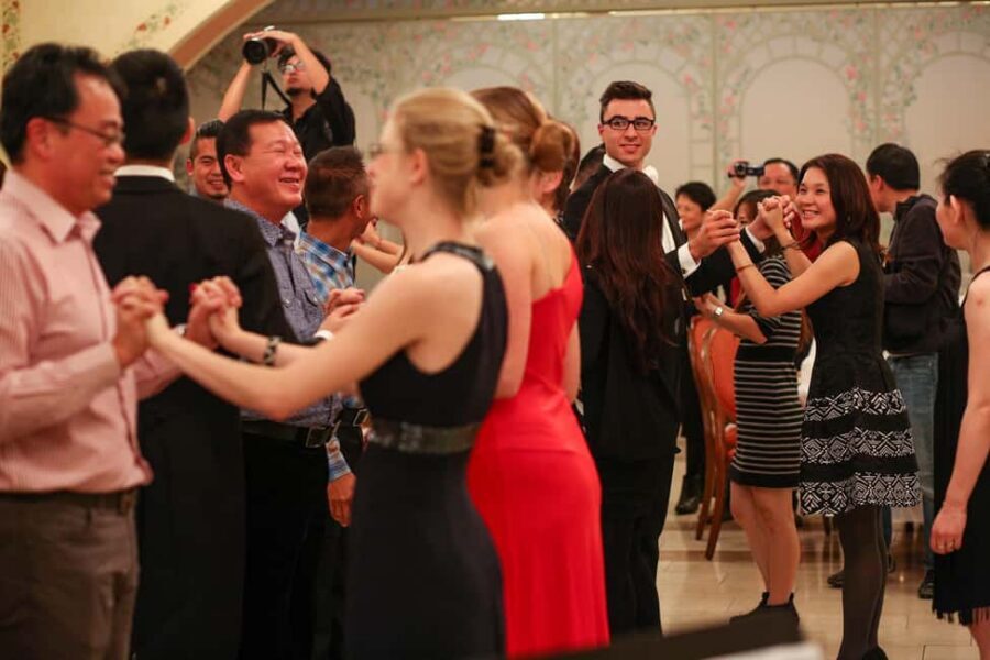 Vienna: Viennese Waltz Beginner Workshop for Couples - 50 Minutes of Waltz Basics: What You Actually Learn