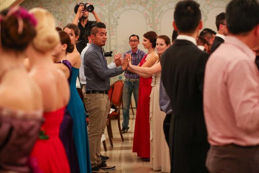 Vienna: Viennese Waltz Beginner Workshop for Couples - Should You Book This Viennese Waltz Beginner Workshop for Couples?