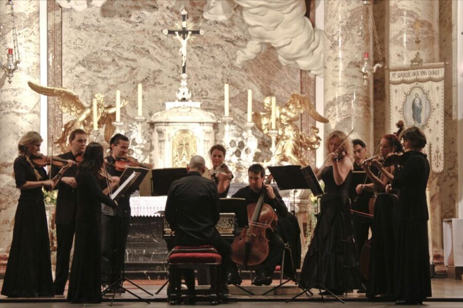 Vienna: Vivaldi’s Four Seasons Concert in Karlskirche - Winter Cold, Summer Heat, and the Blanket Plan